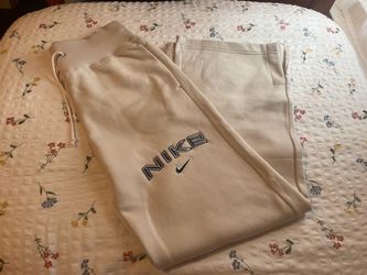Woman Nike High Rise Sweatpants Small