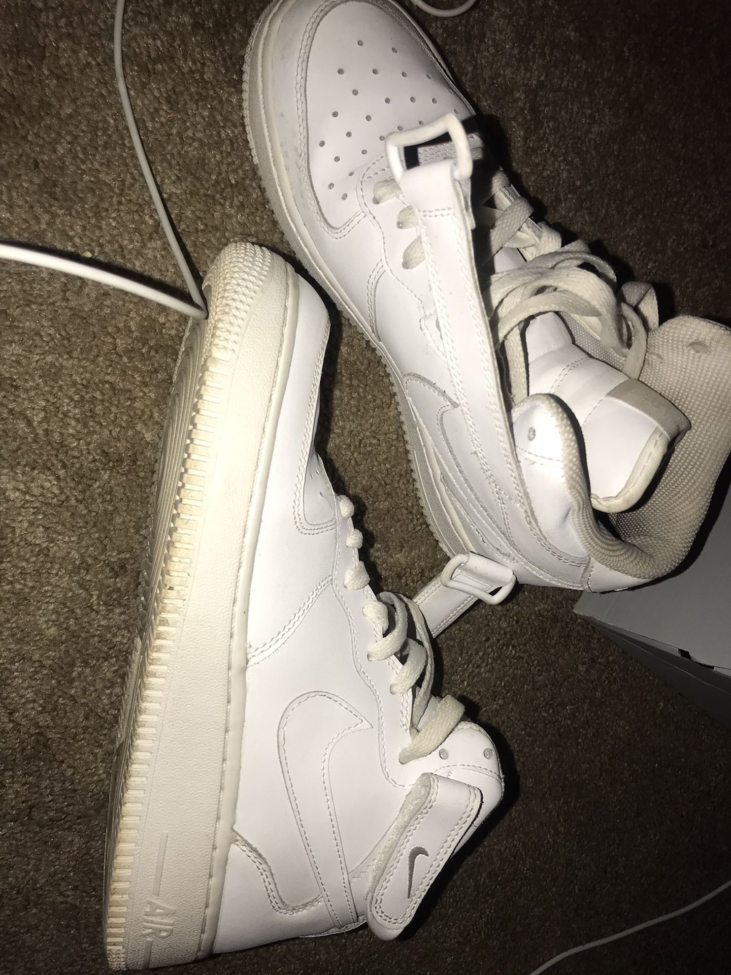 Air Force 1’s (Nike Air)