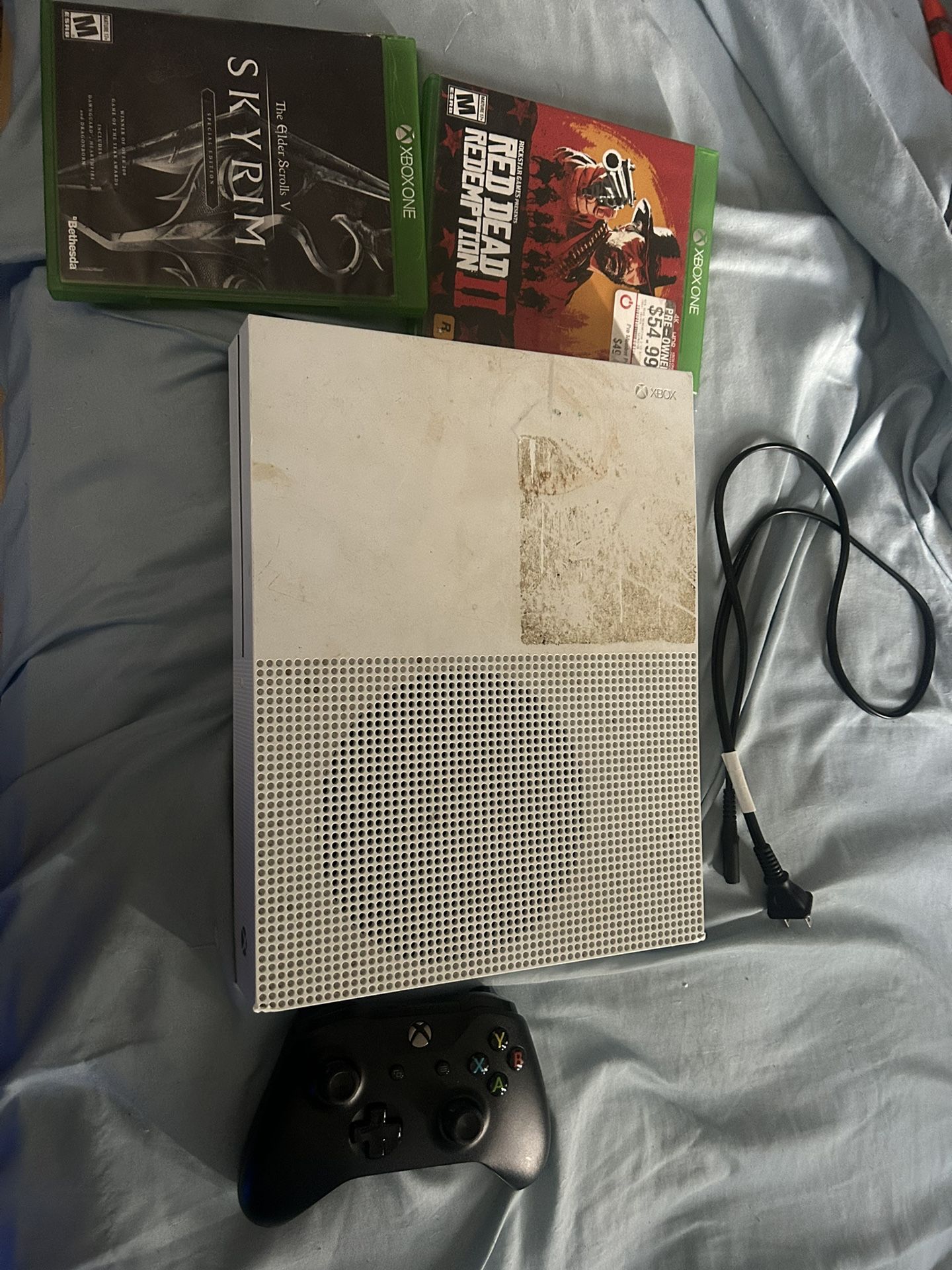 Xbox one S (1 controller, 2 games)