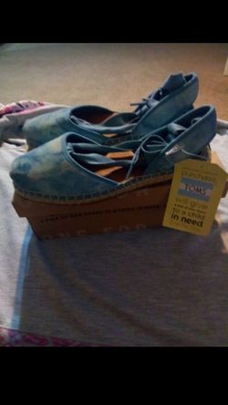 NWT toms espadrilles