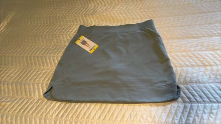 New 17” Skirt Length With Shorts Size Small 