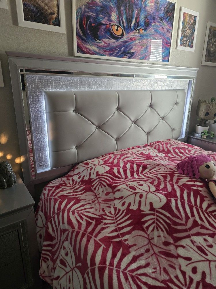 Cal King Bed Set, No Mattress