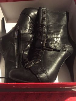 Guess boots