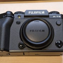 Fujifilm X-T5 kit with XF 16-50mm F2.8-4.8 R LM WR Lens