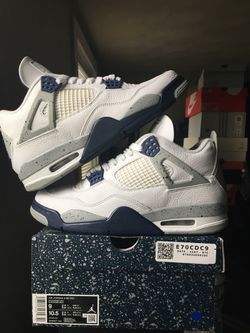 Air Jordan 4 Retro Midnight Navy Size 9