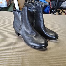 Born Shoes Landa Bootie Black Brand New