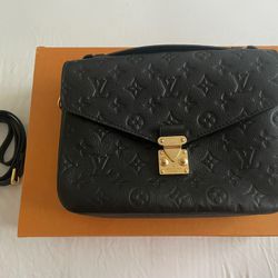 Louis Vuitton ‘The Pochette Metis Handbag’  (black) 