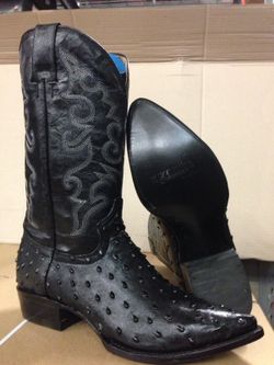 Bota vaquera grabada