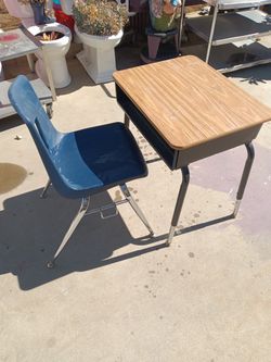 Mesa Para Aser Tareas Con Silla 15 dólares