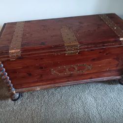 Cedar Gand Crafted Chest