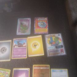 POKEMON  CARDS.  WITH CASE 