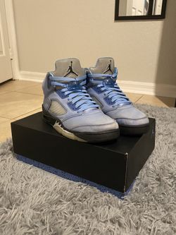 Size 9.5 - Air Jordan 5 Retro UNC