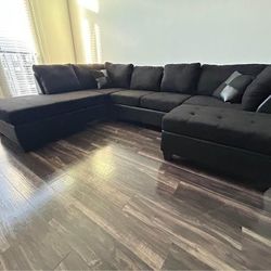 Get this amazing 😉 deal on this brand new BLACK sectional!! $695
