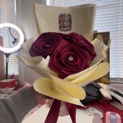 Ramo De Rosas Eternas VIRGENCITA