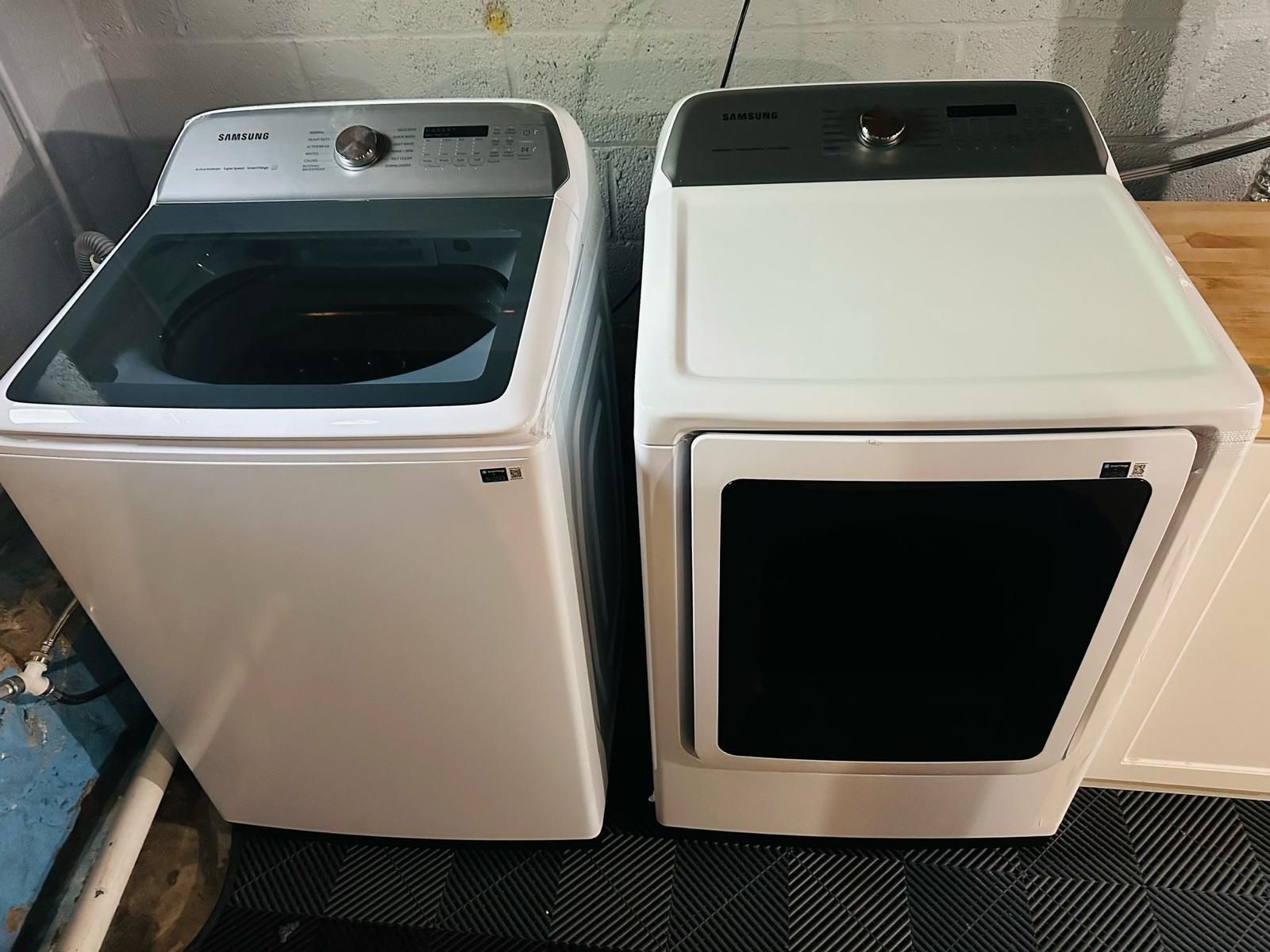 Samsung High-Capacity Washer & Dryer – Like New