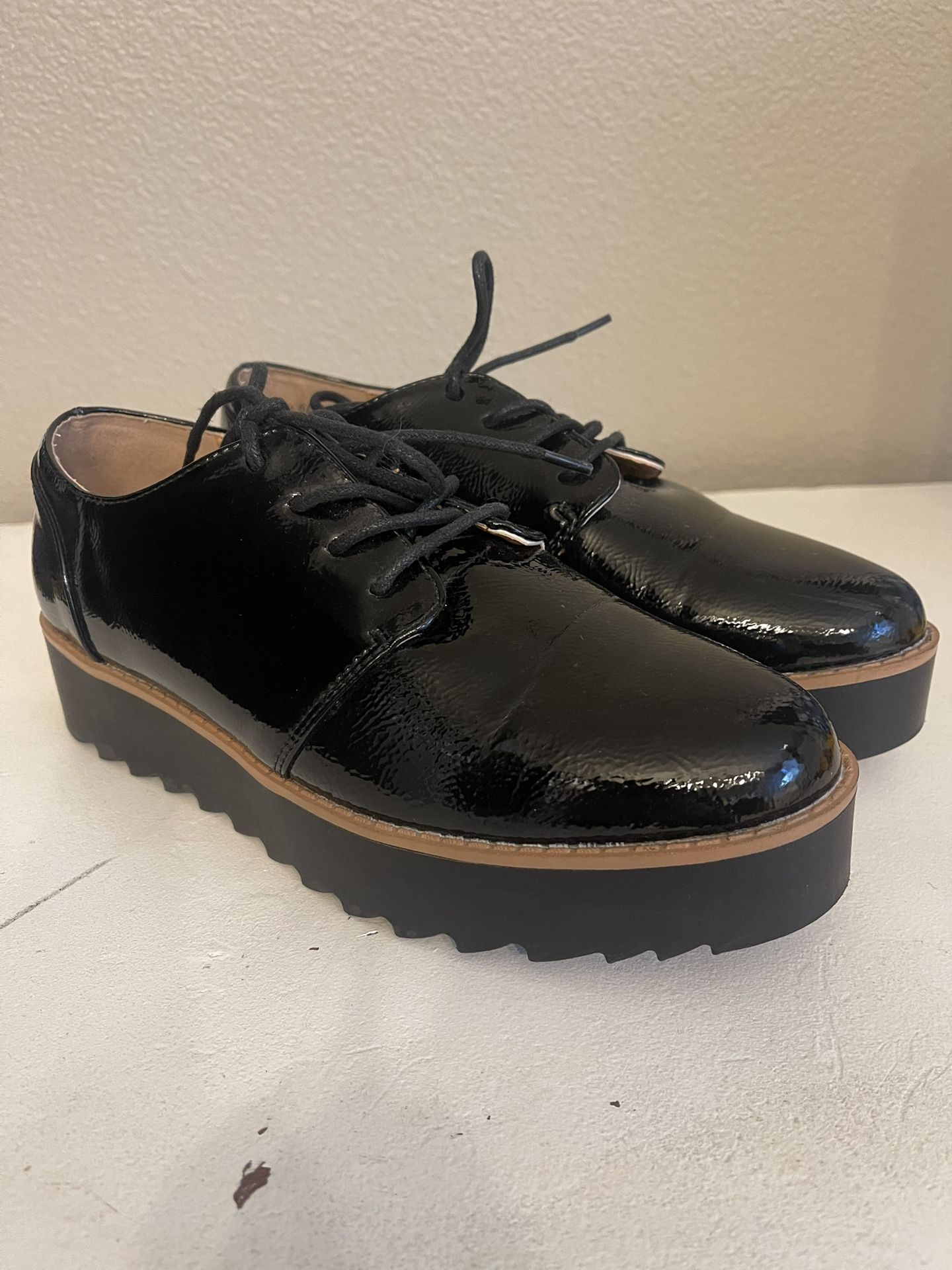 Women’s Patent Leather Oxford Shoes