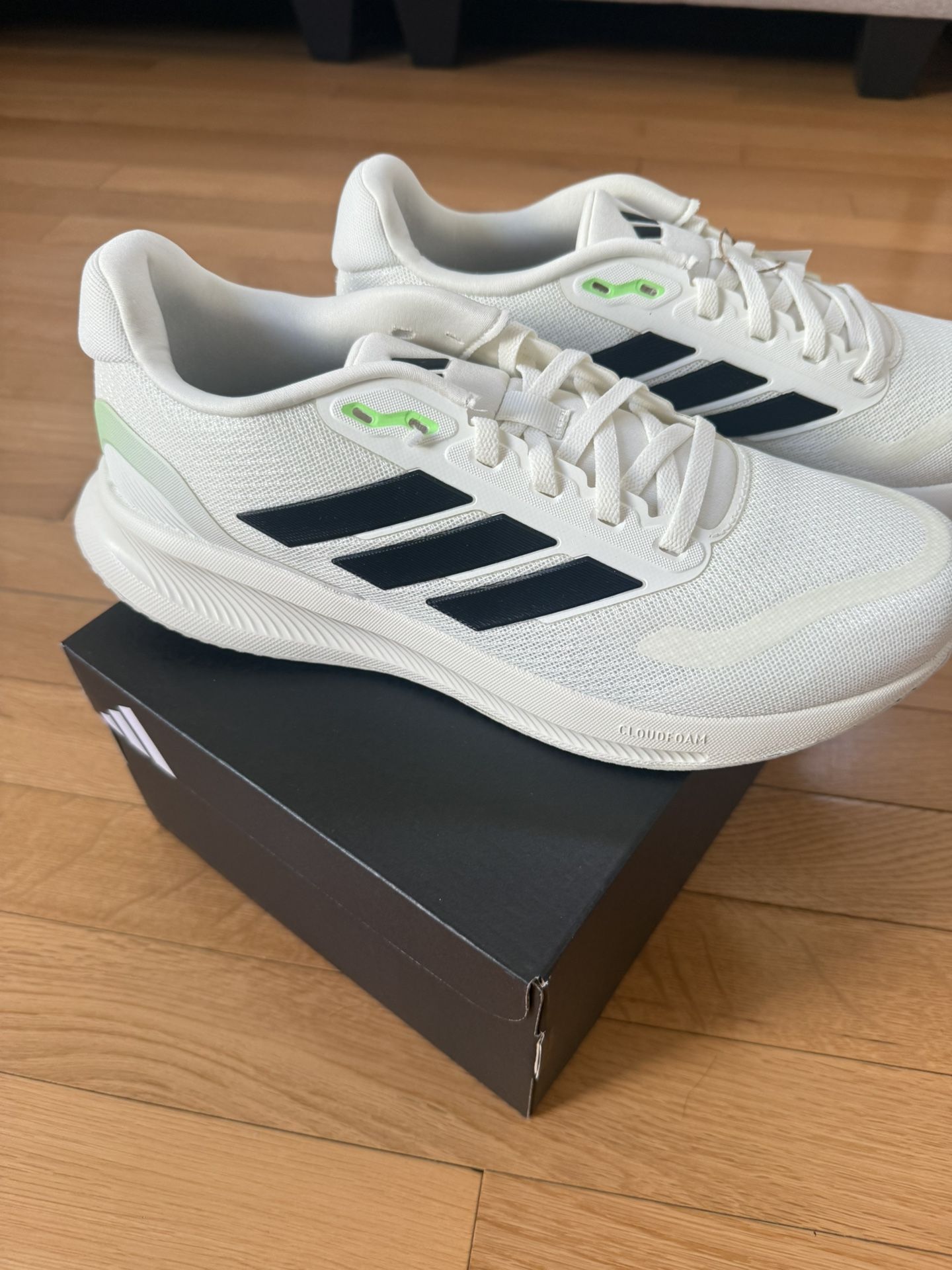 ADIDAS MENS SHOES SIZE 8