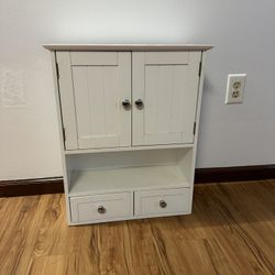 Wall cabinet in great condition, dominoes is on the pictures 