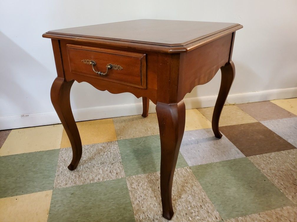 Vintage Ethan Allen Side Table With Drawer - Made In America