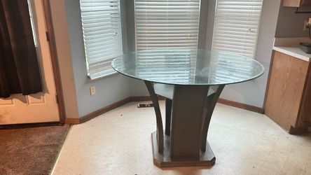 Round Glass Top Pedestal Dining Table