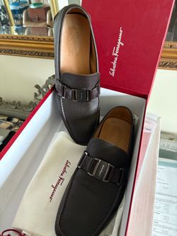 NEW ( NEVER WORN ) Salvadori Ferragamo SIZE 10 ITALIAN  SHOES . ( paid. $ 800 ) HUGE DISCOUNT. !! FIRST COME FIRST SERVE - BEAUTIFUL 👍