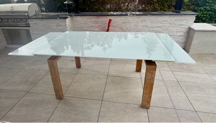 Calligaris Frosted Glass Extendable Dining Table – Modern Italian Design