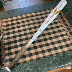 Easton Ghost X BBCOR baseball bat 2 piece connexion, -3 drop, 32” 29 ounces, 2 5/8” barrel like new.  Model BB18GX 11. Well taken care of.