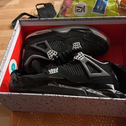 Jordan 4 Bred