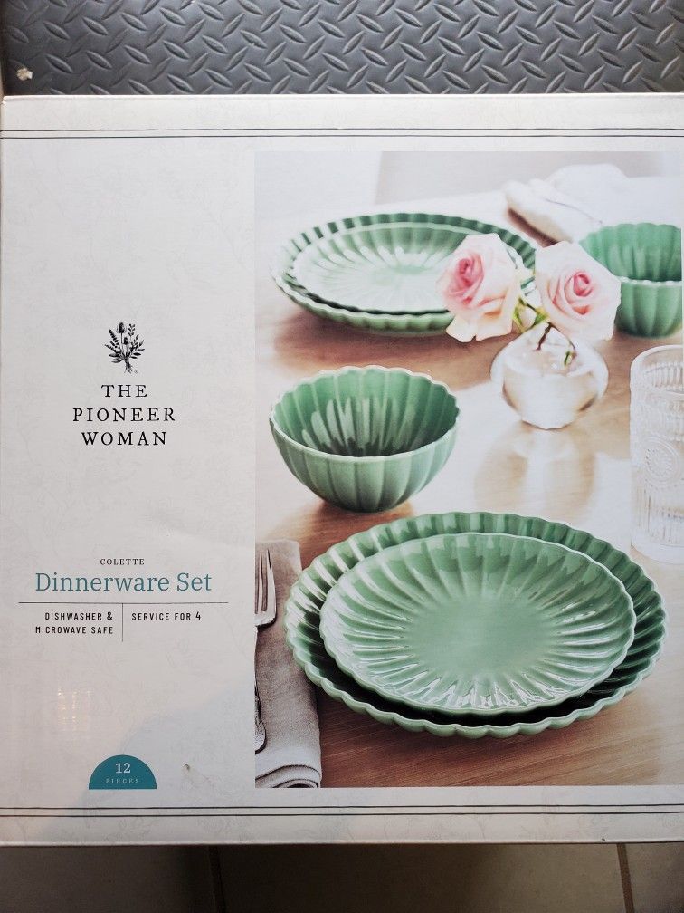 BRAND NEW PIONEER WOMEN DISH SET