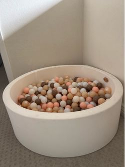 Foam ball pit