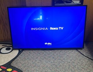 Insignia 39” Roku Smart tv- Works great