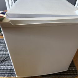 Mini fridge 1.7 Cu