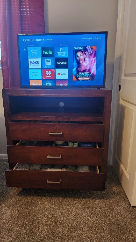 32-inch smart roku TV with Stand.
