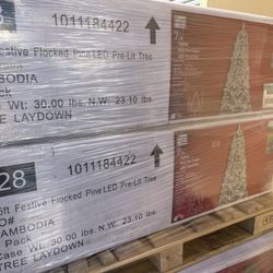 New 7.5 Flocked Christmas Tree