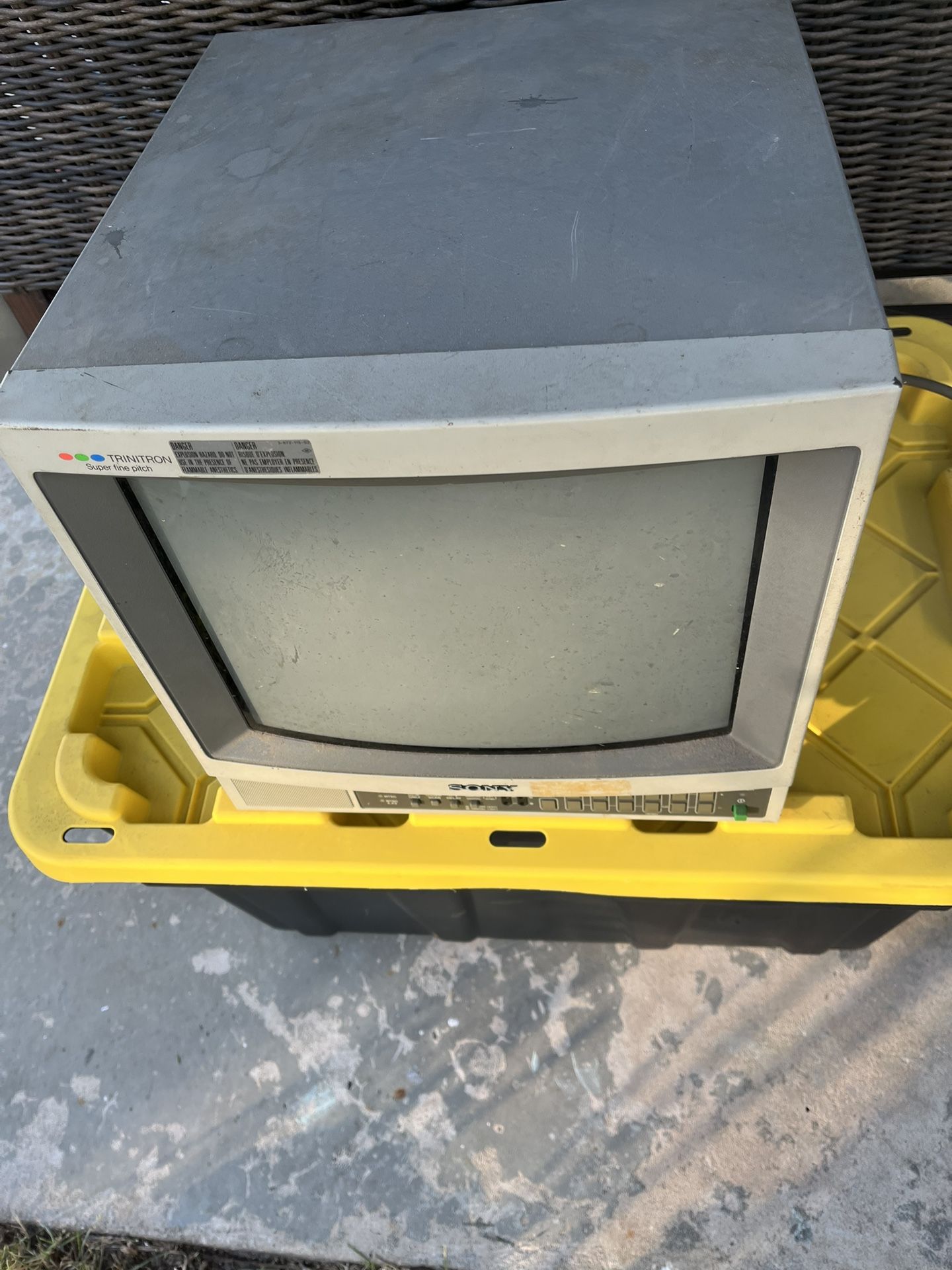 Sony PVM-1343MD FOR PARTS OR REPAIR