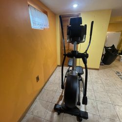 Nordic Track Elliptical E7.0z