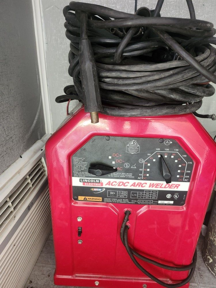 Lincoln Electric AC DC Arc Welder 