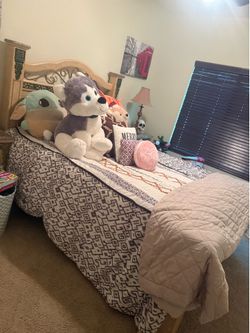 Bedroom set- queen size