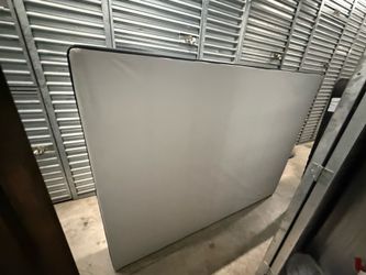 Foldable table