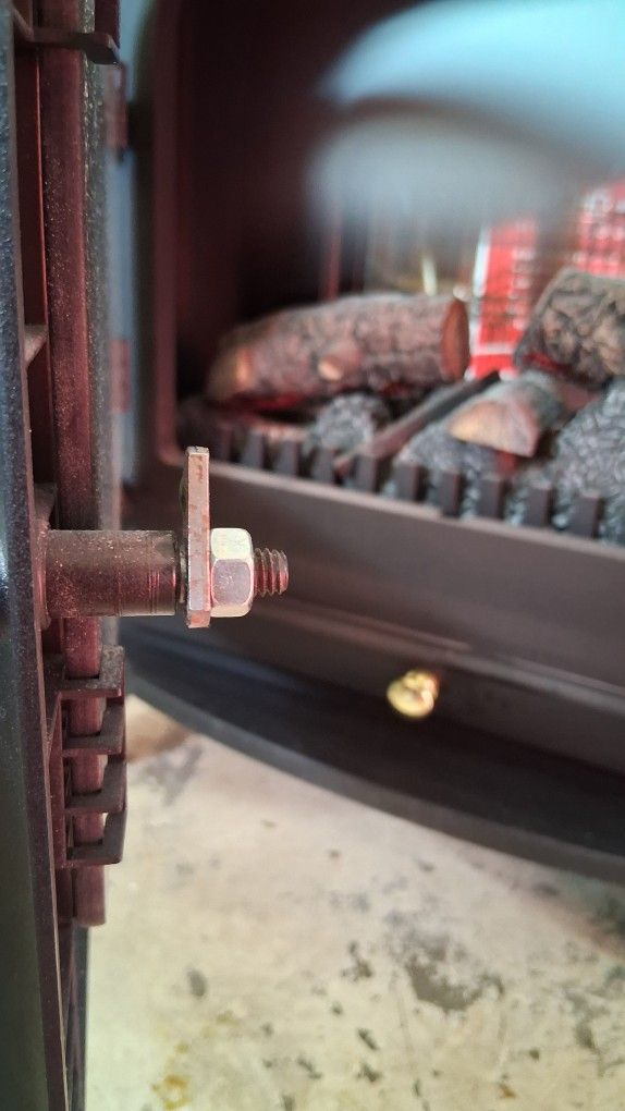 Beautiful Dimplex Portable Electric stove heater In excellent working condition.Crafted with high end materials and quality construction.Originally