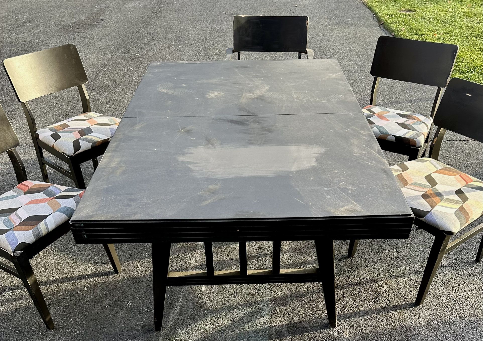Selling As Is.    Table And 5 Chairs