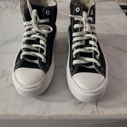 I HAVE A NICE USED PAIR OF CONVERSE