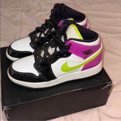 Jordan 1 Mid