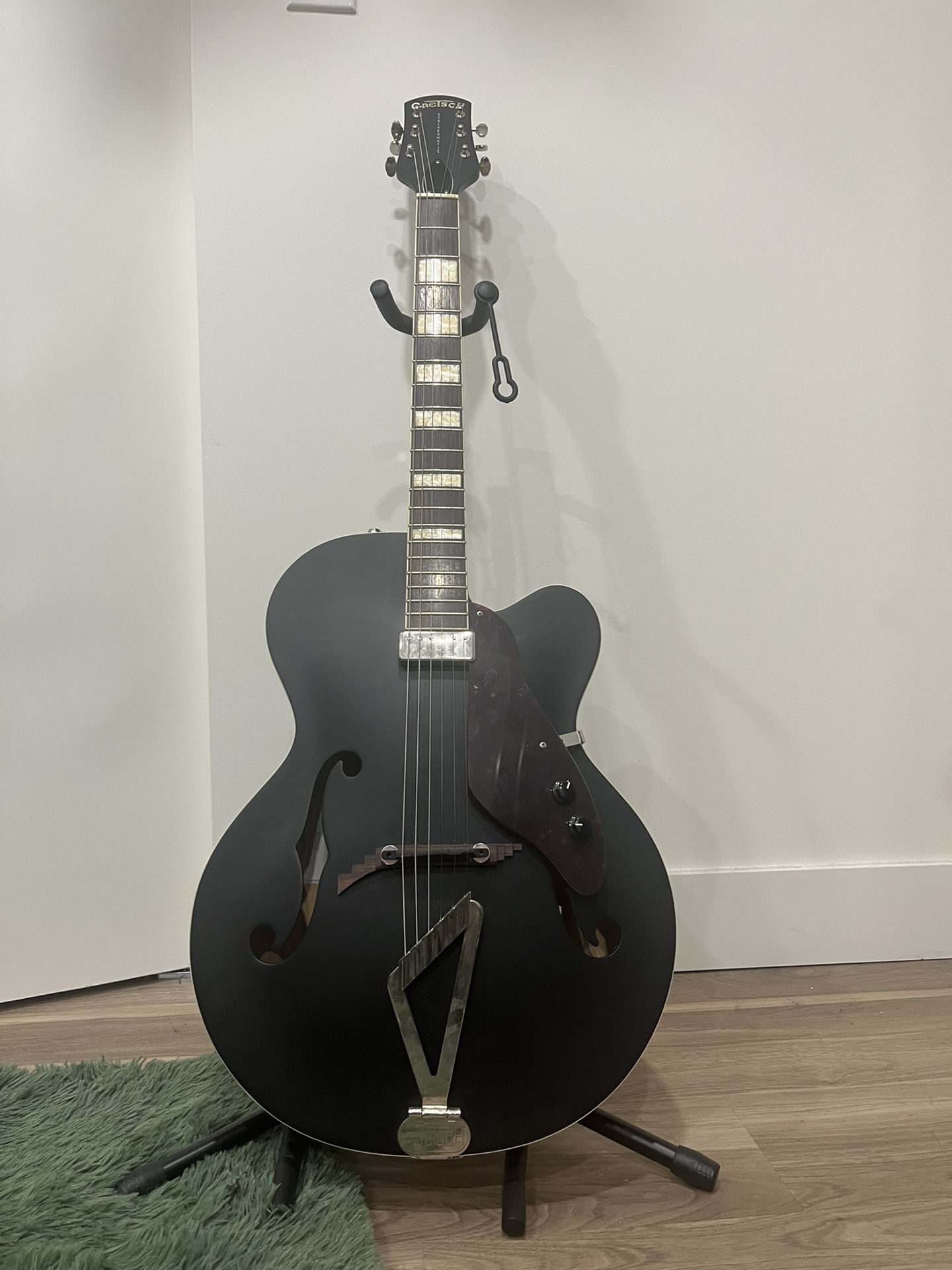 Gretsch G100CE Hollowbody Electric Guitar Matte Black