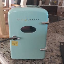 Personal Mini Fridge