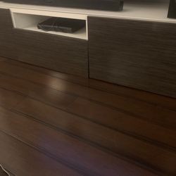 $135: Modern TV Bench High Gloss And Tempered glass