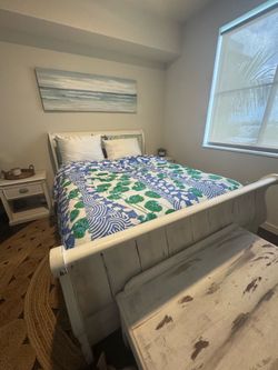 Queen size bed