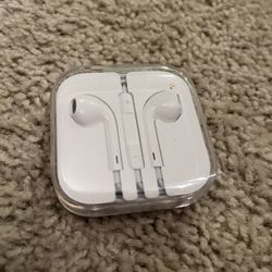 Apple EarPods Headphones with 3.5mm Plug, Wired Ear Buds with Built-in Remote to Control Music
