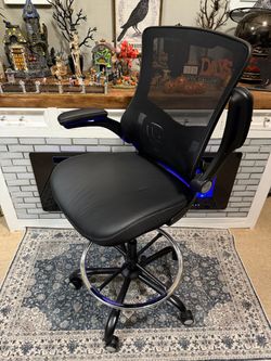 LIKE NEW** Black mash, and vinyl ergonomic drafting/standing desk chair