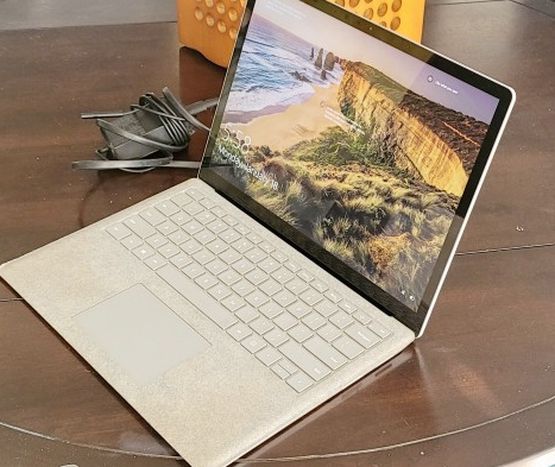 Microsoft Surface Laptop (Intel i5 7200u CPU @ 2.5 Ghz)
